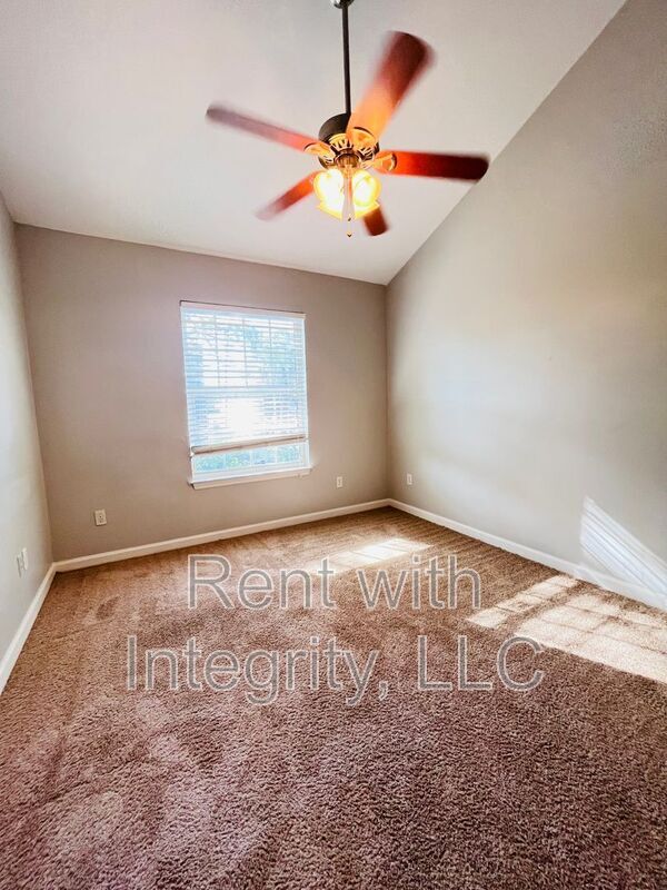 Building Photo - 315 E Jennings St