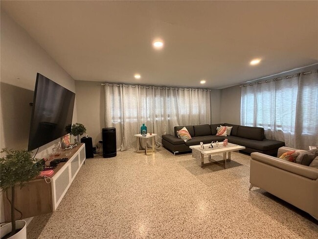 Building Photo - 402 Doolittle St