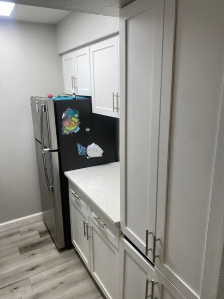 Building Photo - 1330 W Broadway Rd