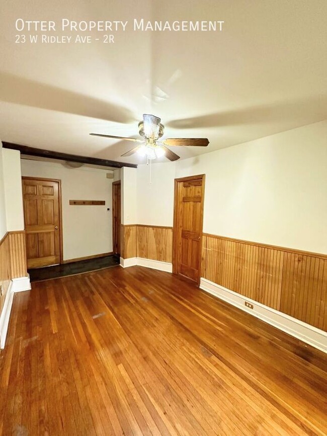 Building Photo - Lovely, Sun Drenched 3BR/1BA Ridley Park Apt