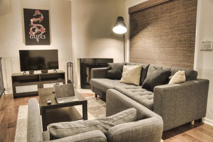 Living Room - 2430 Grandview Ave