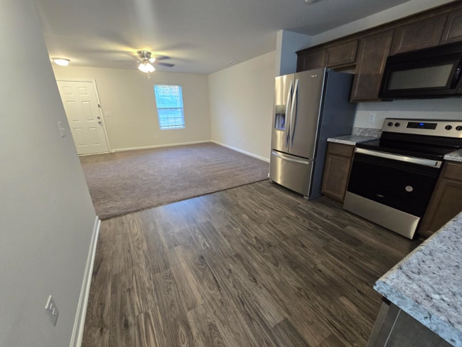 Building Photo - 4633 Rainbow Dr