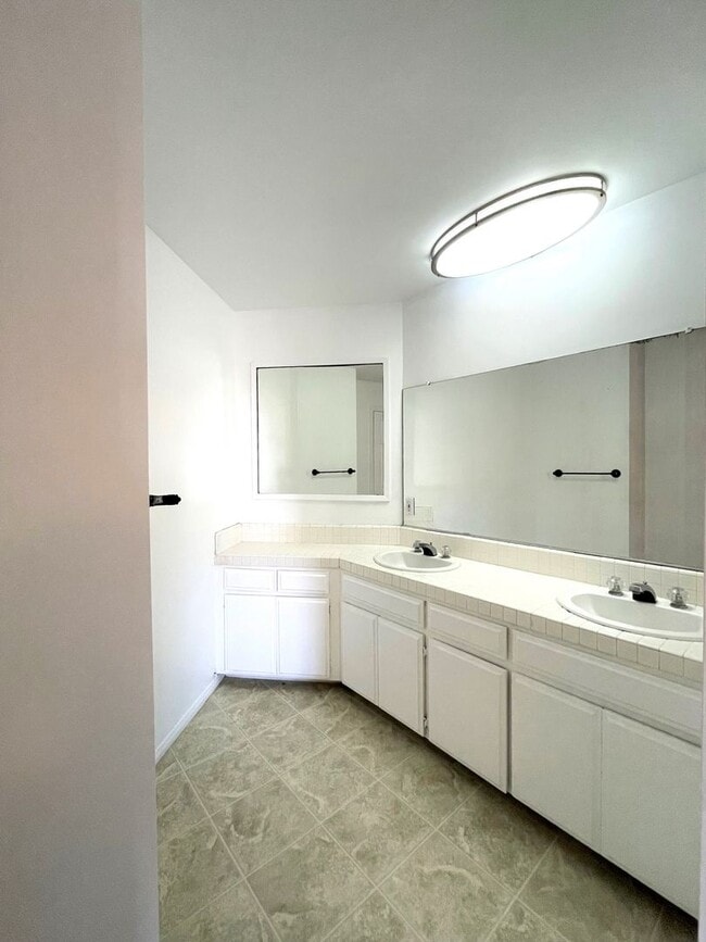 Building Photo - 451