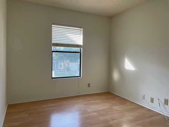 Building Photo - 7926 Ruby Meadow