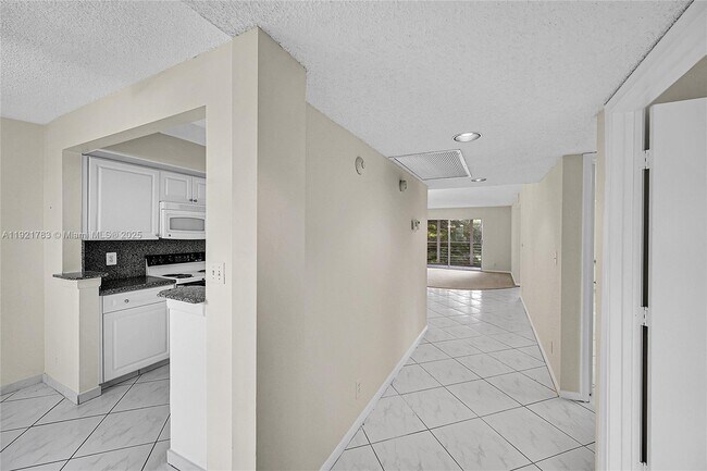 Building Photo - 1604 Abaco Dr
