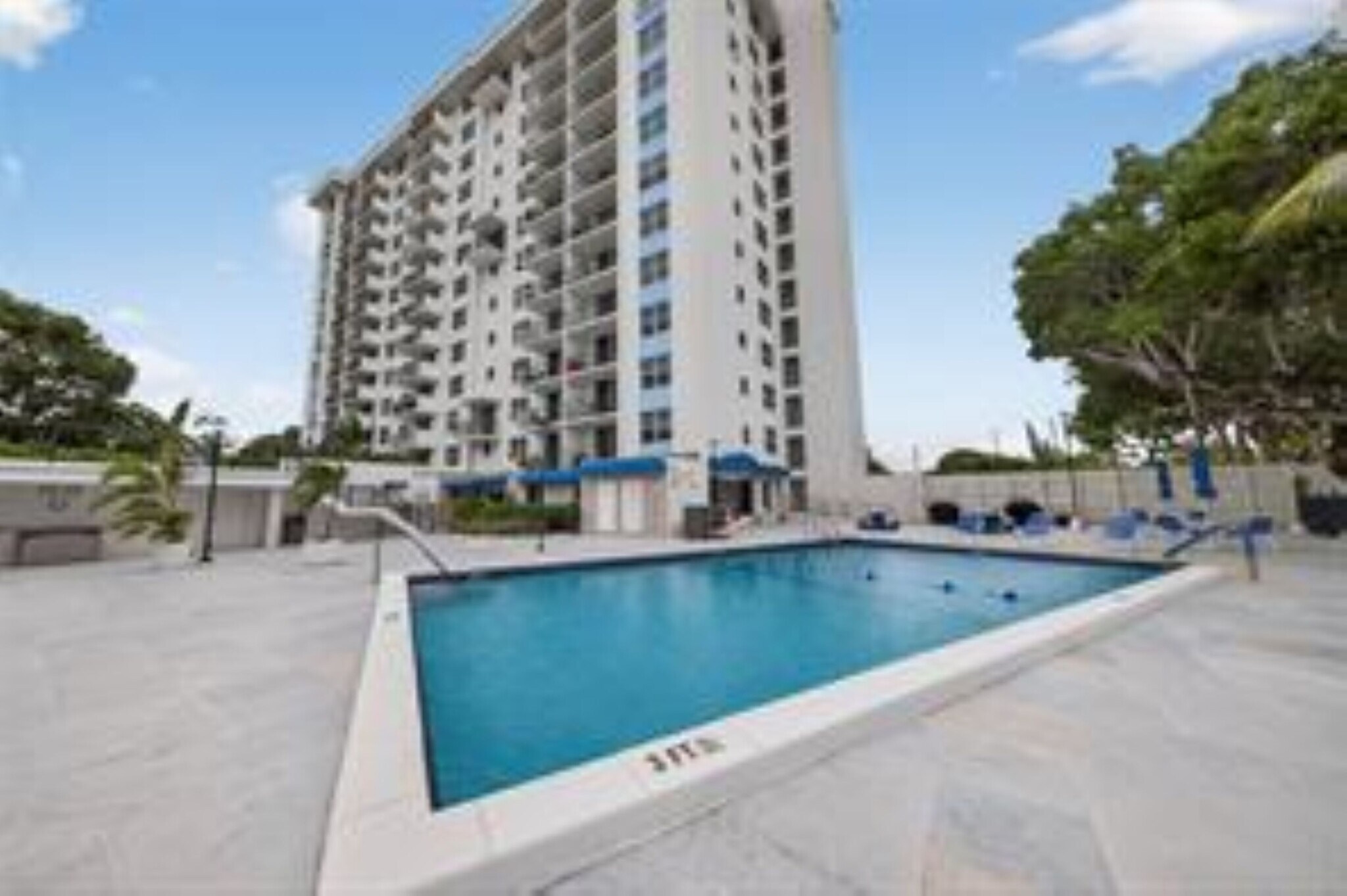 Building Photo - 1800 N Andrews Ave