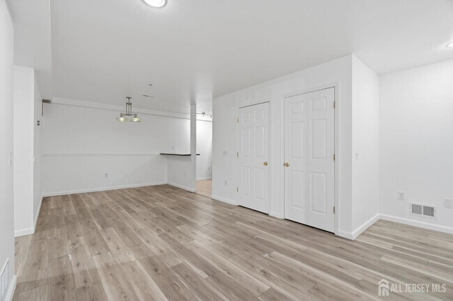 Building Photo - 116 Chariot Ct