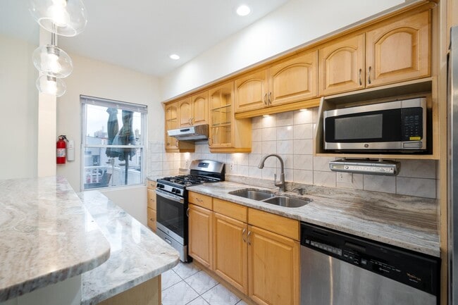 Building Photo - 6128 Madison St