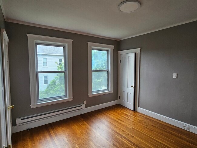 Building Photo - 117 Merrifield St