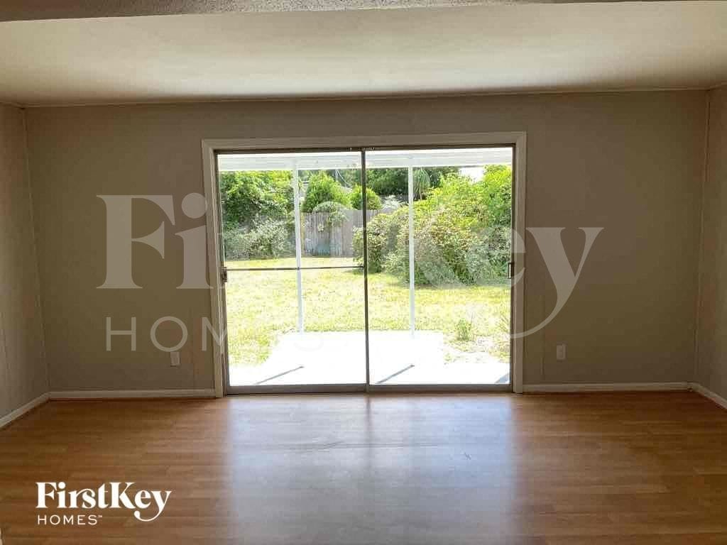 Building Photo - 1369 Malverne Ave