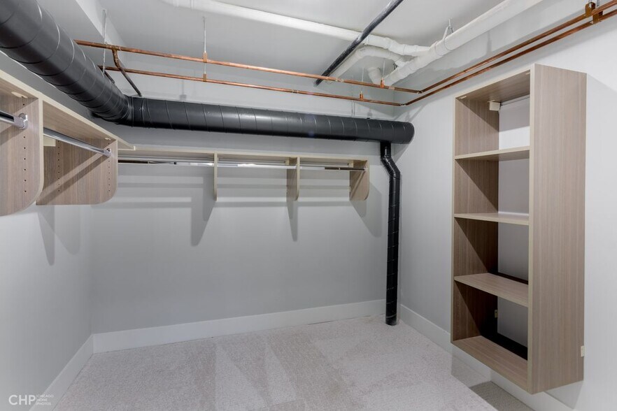 Building Photo - 729 N Sangamon St