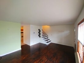 Building Photo - 644 N 5th St