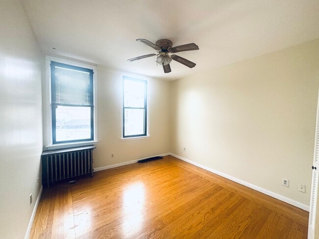 Building Photo - 549 61st St