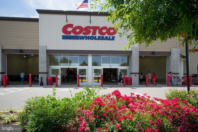 Building Photo - 8815 Surrey Ct