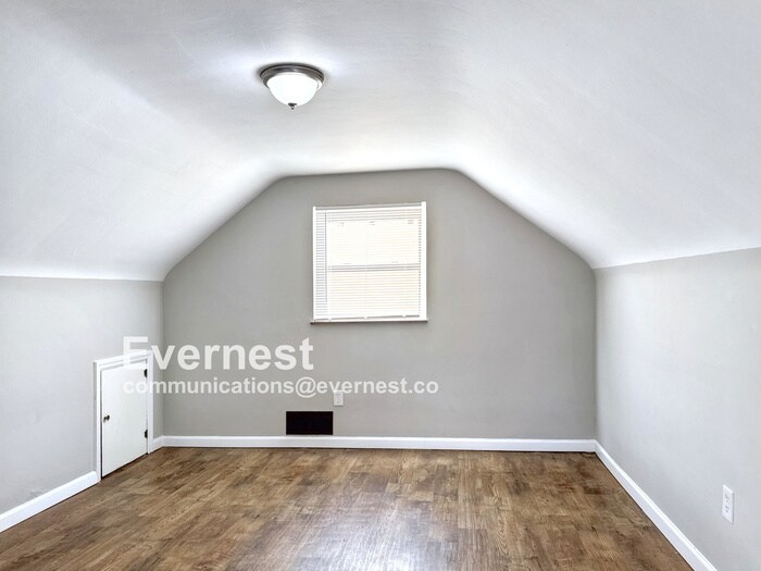 Building Photo - 3216 Elderwood Dr