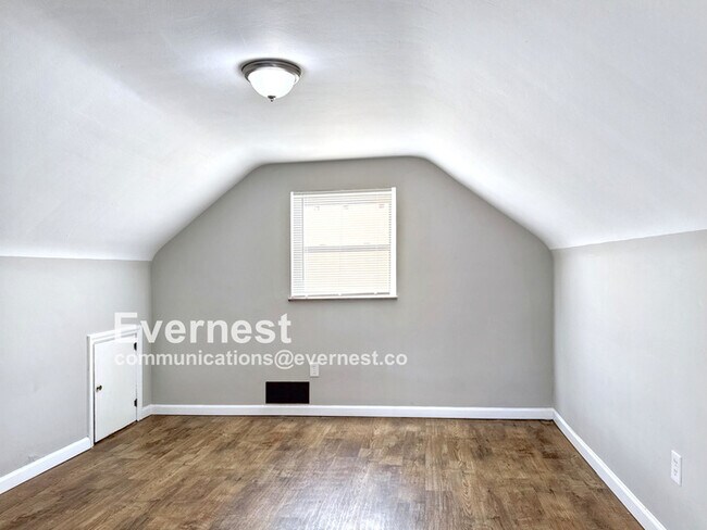 Building Photo - 3216 Elderwood Dr