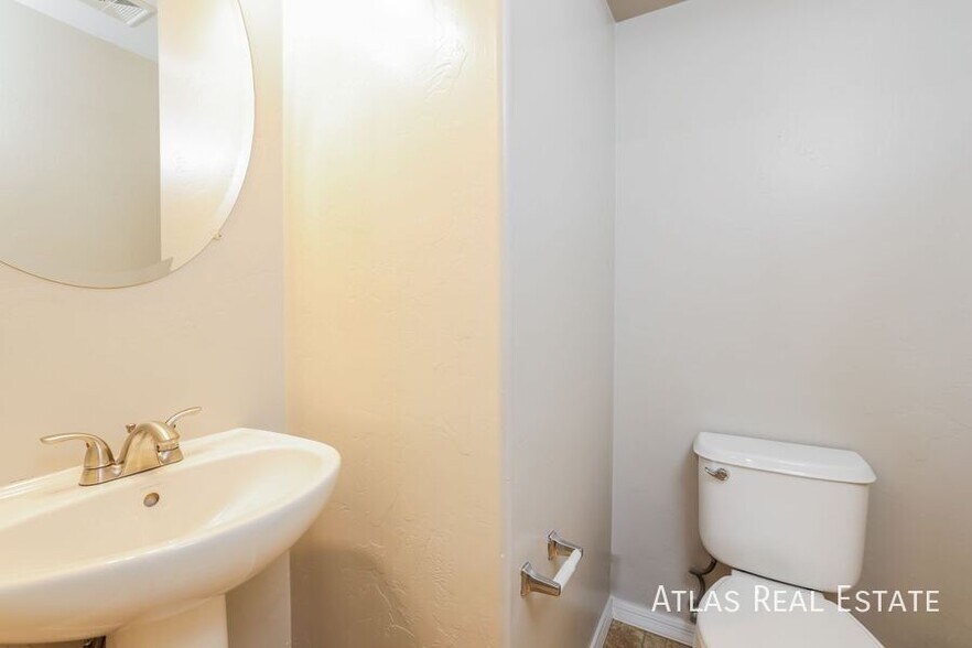 Building Photo - 4814 E Canary Grass Dr