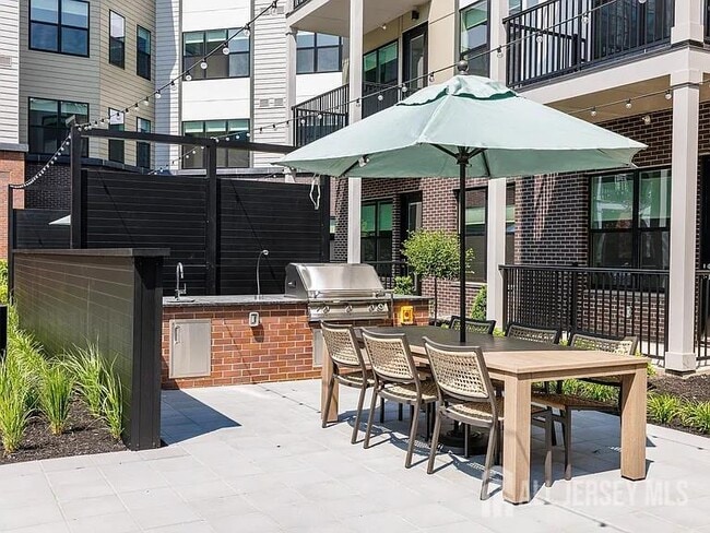 Building Photo - 2000 Schindler Dr