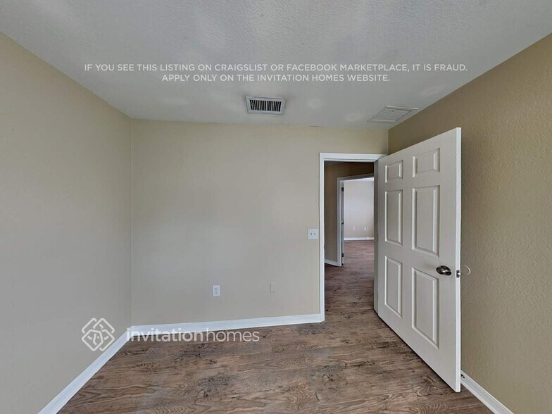 Building Photo - 712 Hamster Ct