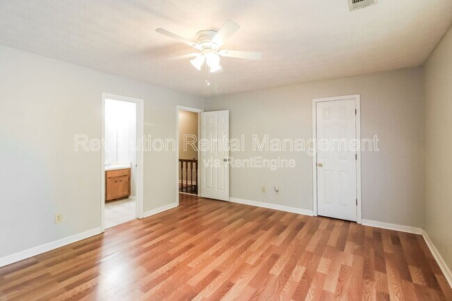 Building Photo - 2140 Kings Gate Cir