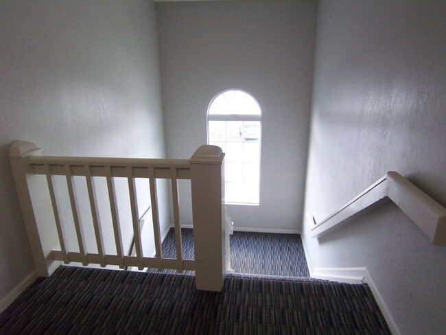 Building Photo - 103 Fieldcrest St