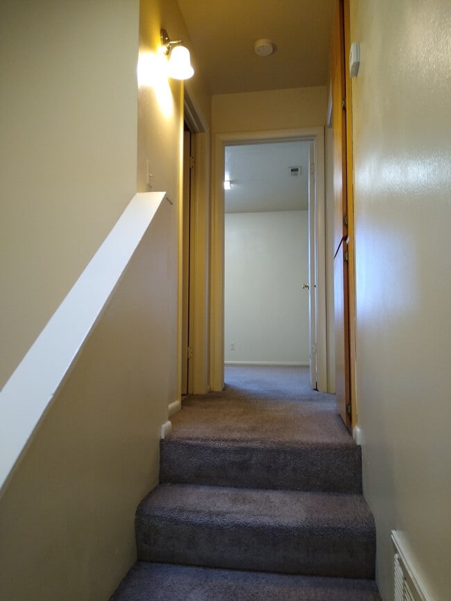 Building Photo - 171 College Way
