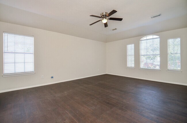 Building Photo - 3027 Texas Oak Dr