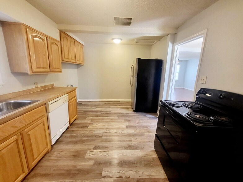 Building Photo - 3789 Sunset Ave