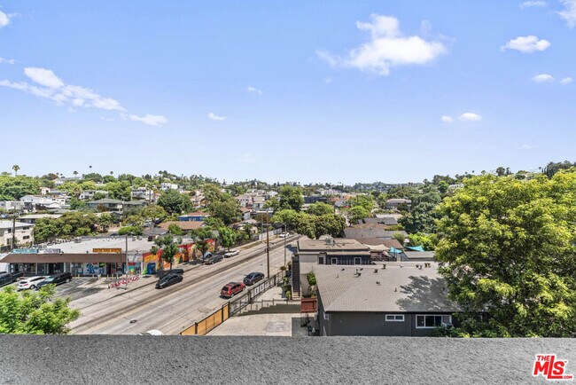 Building Photo - 3105 Bellevue Ave