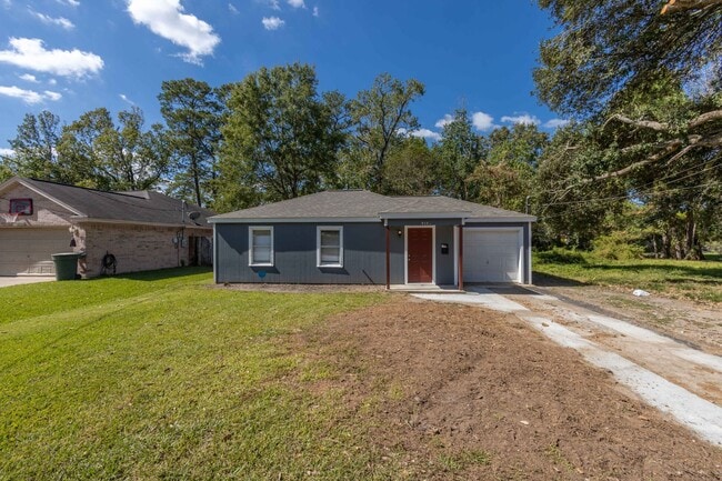 Primary Photo - 2 bed, 1 bath in great location - move in ...