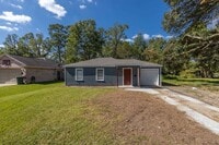 Building Photo - 2 bed, 1 bath in great location - move in ...