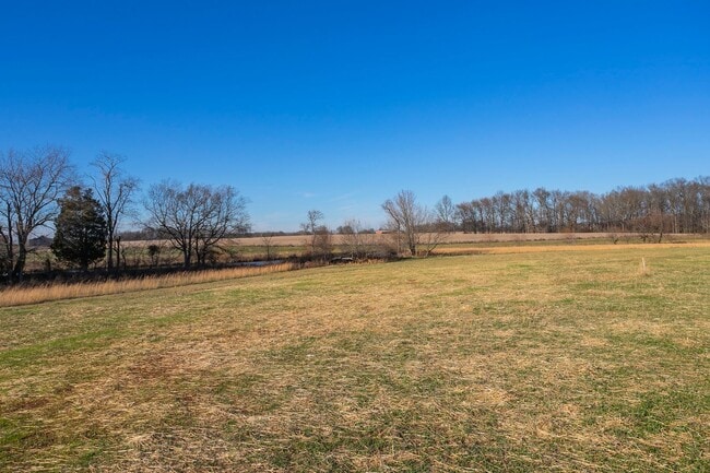 Building Photo - 123 Vanatta Rd