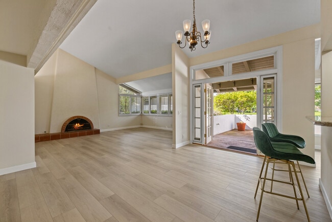 Building Photo - 1954 Vista Caudal