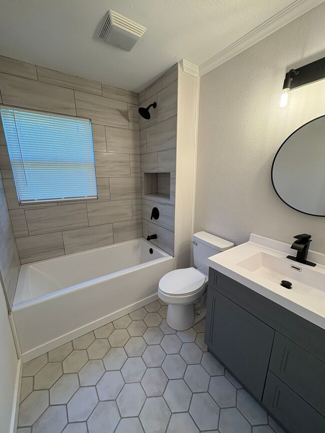 Building Photo - Welcome Home to Comfort, Space & Style!
