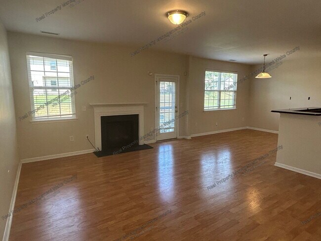 Building Photo - 1331 Lombar St