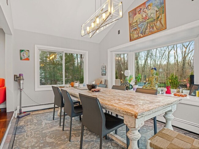 Building Photo - 10 Tupelo Rd