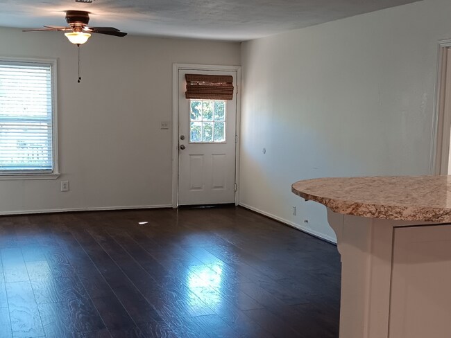 Building Photo - 1202 Marie St