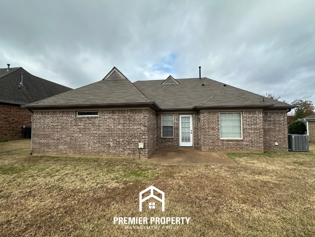 Building Photo - 2280 Southern Woods Dr