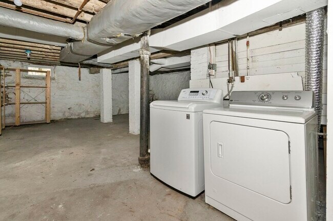 Building Photo - 77 Wildwood Ave
