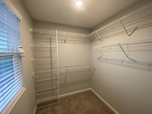 Building Photo - 3 Bedroom 2.5 Bath Townhouse in Eden at Cr...