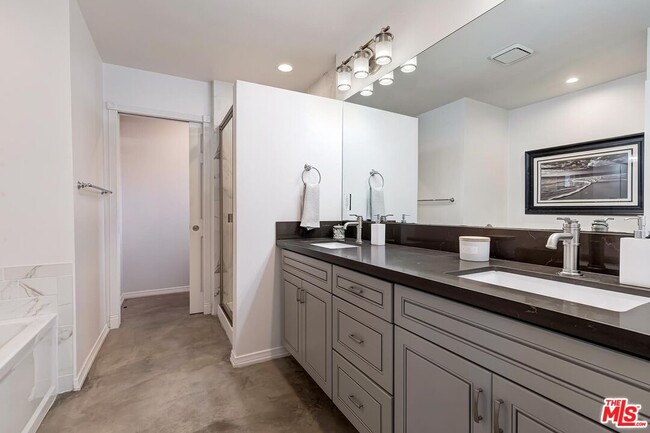 Building Photo - 7820 Agnew Ave