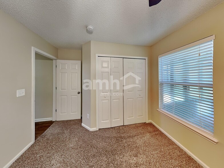 Building Photo - 1184 Lake Parke Dr