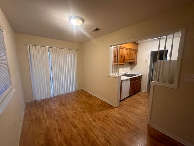Building Photo - 2 Bedroom Duplex