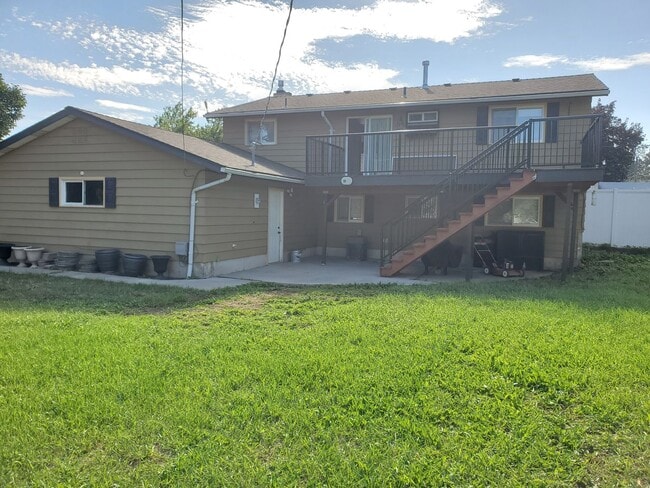 Building Photo - Versatile 4BR/2BA Split-Level South Hill H...