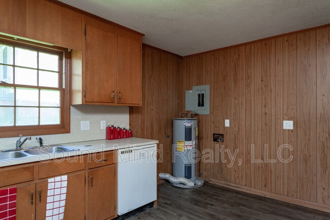 Building Photo - 203 S Alston St