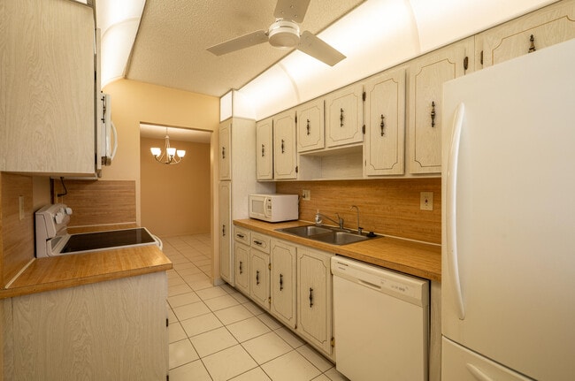 Building Photo - 14579 Canalview Dr