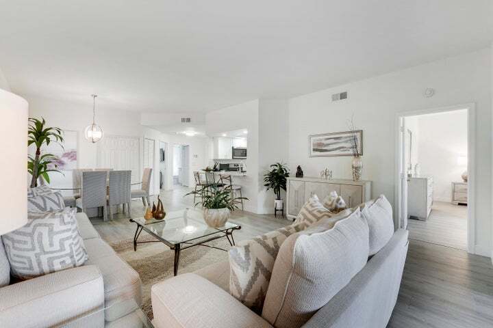 Building Photo - 7860 Seville Pl