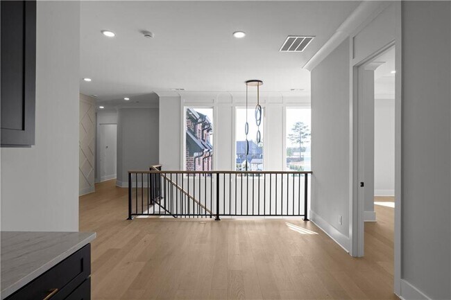 Building Photo - 407 Buford