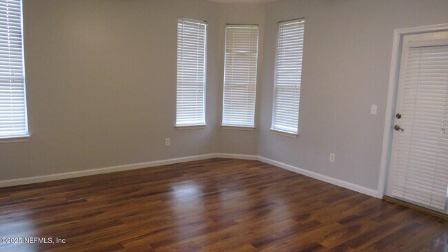Building Photo - 3726 Bedford Dr