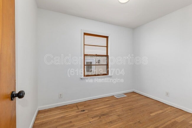 Building Photo - 1115 Lake Michigan Dr NW